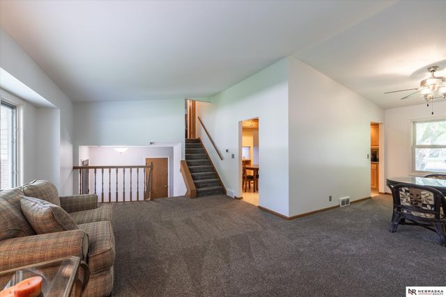 931 Fawn Parkway, Omaha, NE 68154