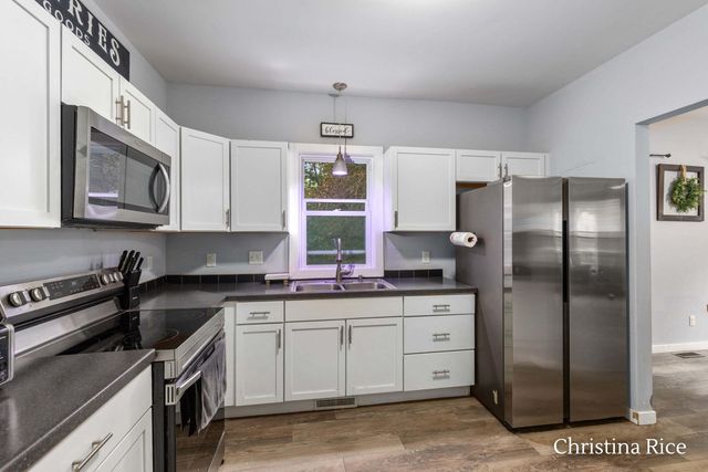 403 E Cass Street, Greenville, MI 48838