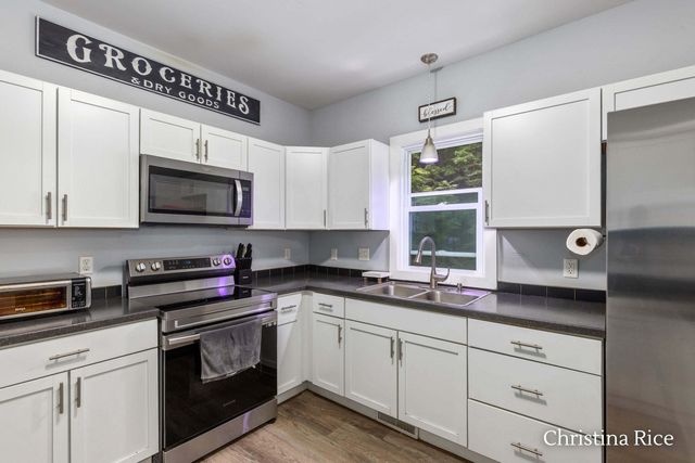 403 E Cass Street, Greenville, MI 48838