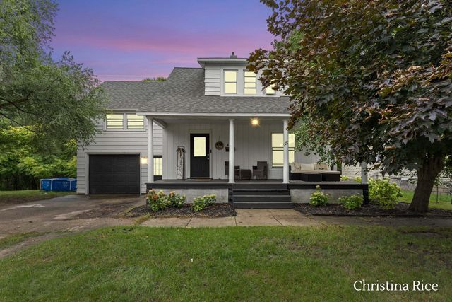 403 E Cass Street, Greenville, MI 48838