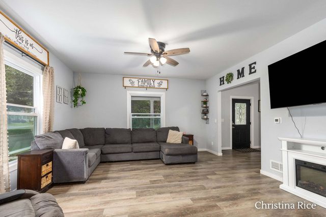 403 E Cass Street, Greenville, MI 48838