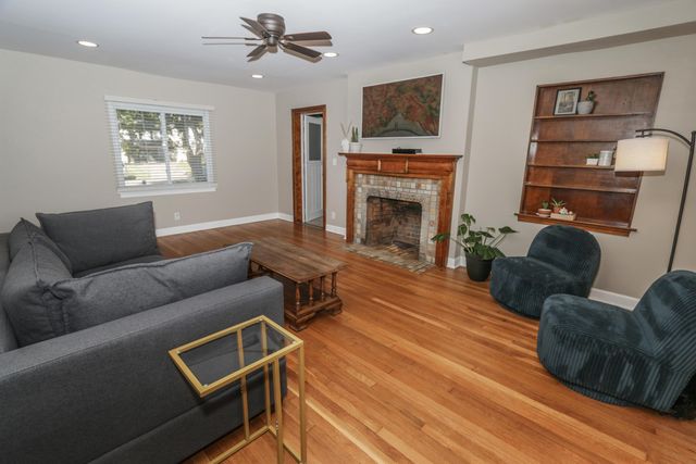 2441 Berwick Boulevard, Columbus, OH 43209