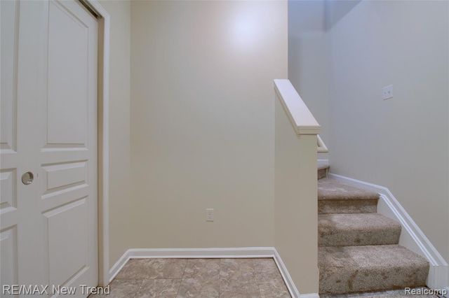 27976 Hopkins Drive, Novi, MI 48377