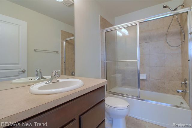 27976 Hopkins Drive, Novi, MI 48377