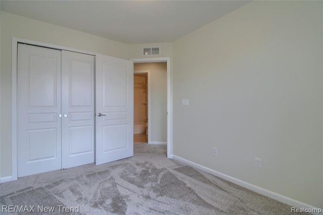 27976 Hopkins Drive, Novi, MI 48377