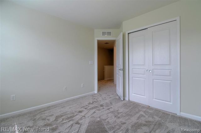 27976 Hopkins Drive, Novi, MI 48377