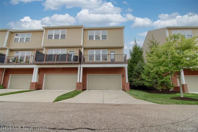 27976 Hopkins Drive, Novi, MI 48377