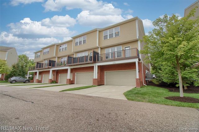 27976 Hopkins Drive, Novi, MI 48377
