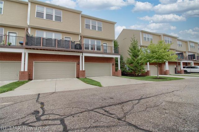 27976 Hopkins Drive, Novi, MI 48377