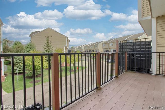 27976 Hopkins Drive, Novi, MI 48377