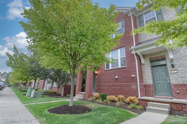 27976 Hopkins Drive, Novi, MI 48377