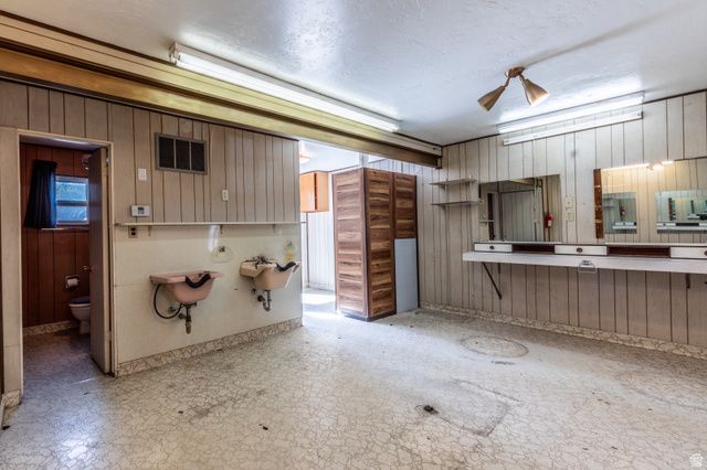 270 E 8680 S, Sandy, UT 84070