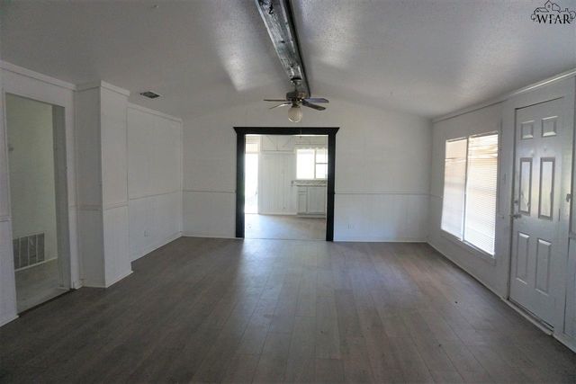 503 E SOUTH DRIVE, Henrietta, TX 76365