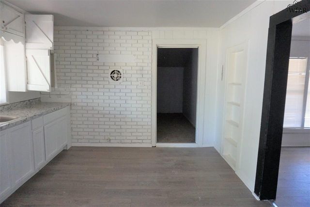 503 E SOUTH DRIVE, Henrietta, TX 76365