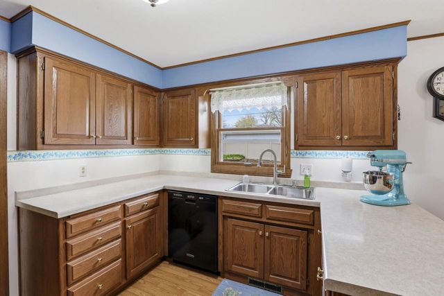 2511 S CARPENTER STREET, Appleton, WI 54915