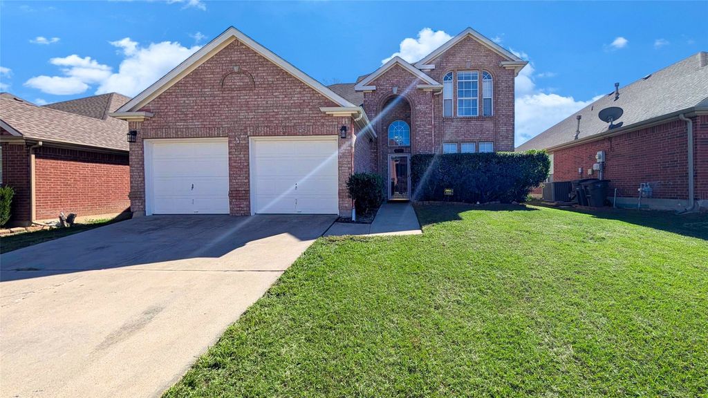 4704 Parkmount Drive, Fort Worth, TX 76137 — exterior