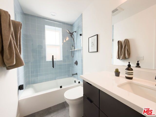 2220 Aaron Street, Los Angeles, CA 90026