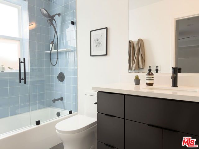 2220 Aaron Street, Los Angeles, CA 90026