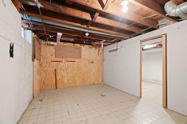 952 Western Avenue N, Saint Paul, MN 55117