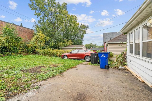 952 Western Avenue N, Saint Paul, MN 55117