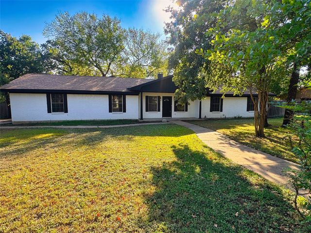 105 Timber Ridge Circle, Burleson, TX 76028