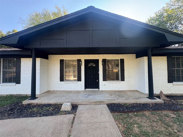 105 Timber Ridge Circle, Burleson, TX 76028