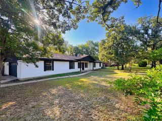 105 Timber Ridge Circle, Burleson, TX 76028