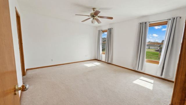 913 Ashford NE, Cedar Rapids, IA 52402