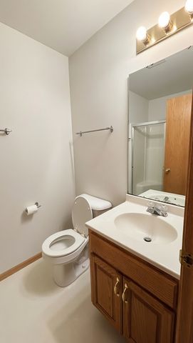 913 Ashford NE, Cedar Rapids, IA 52402