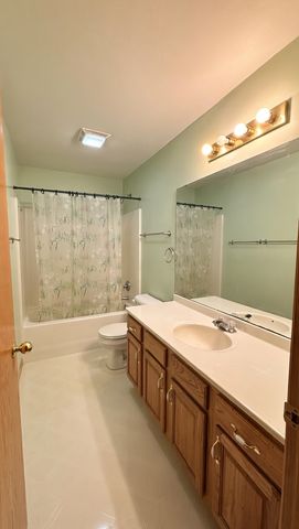 913 Ashford NE, Cedar Rapids, IA 52402