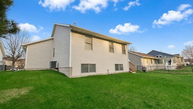 913 Ashford NE, Cedar Rapids, IA 52402