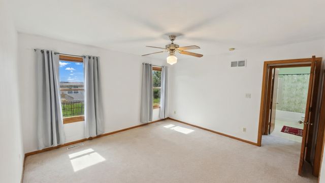 913 Ashford NE, Cedar Rapids, IA 52402