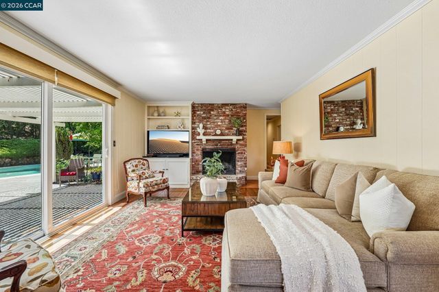 340 Donald Dr, Moraga, CA 94556