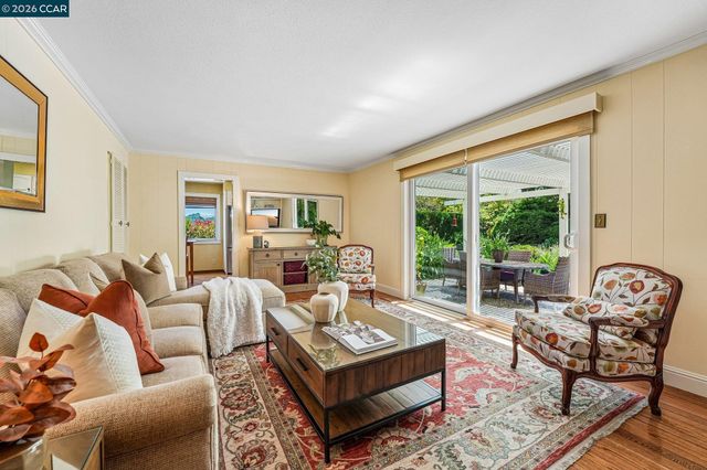 340 Donald Dr, Moraga, CA 94556
