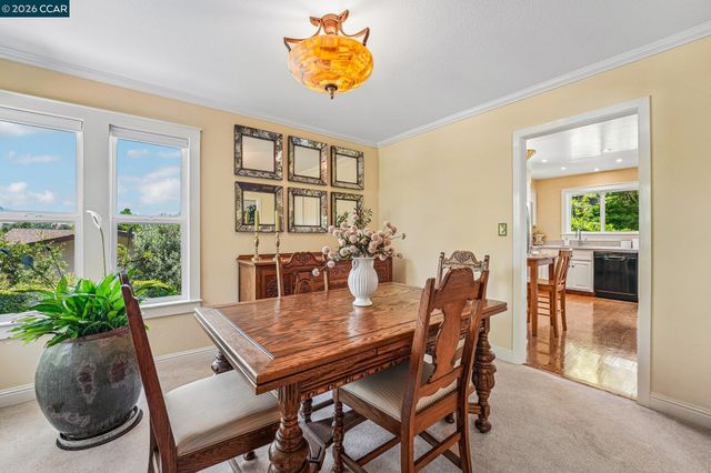 340 Donald Dr, Moraga, CA 94556