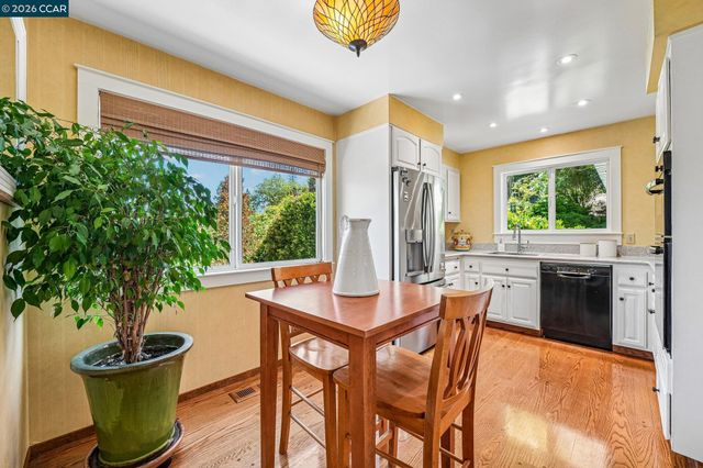 340 Donald Dr, Moraga, CA 94556