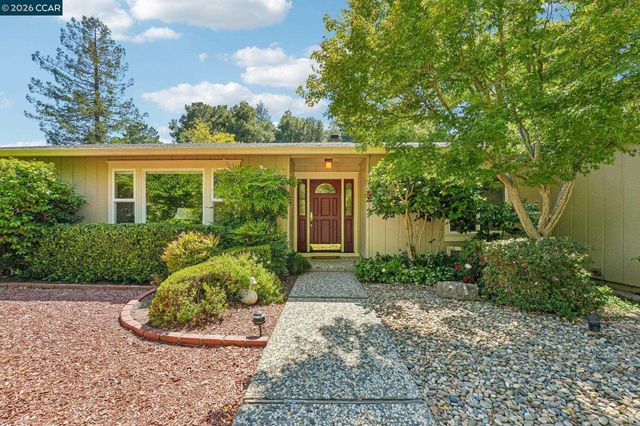 340 Donald Dr, Moraga, CA 94556