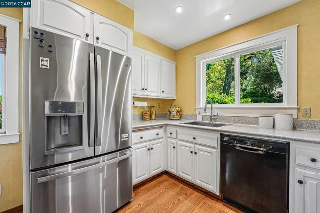 340 Donald Dr, Moraga, CA 94556