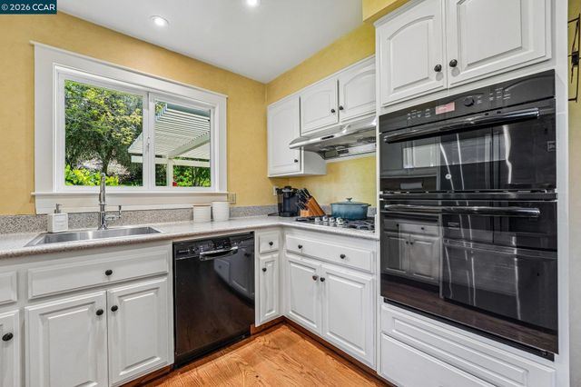 340 Donald Dr, Moraga, CA 94556