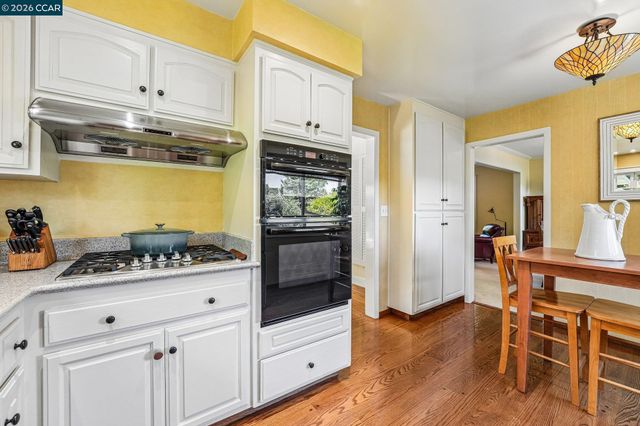 340 Donald Dr, Moraga, CA 94556