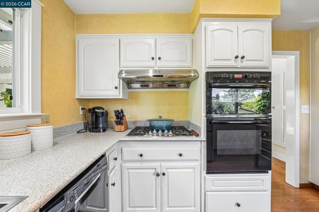 340 Donald Dr, Moraga, CA 94556
