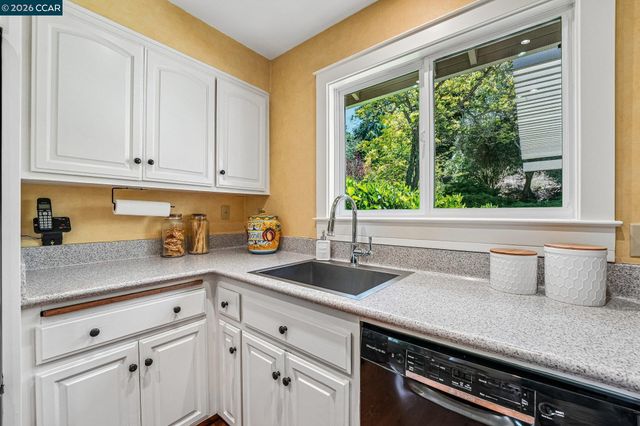 340 Donald Dr, Moraga, CA 94556