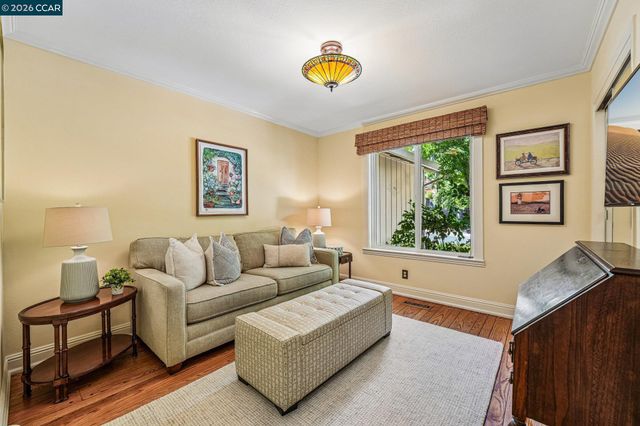 340 Donald Dr, Moraga, CA 94556