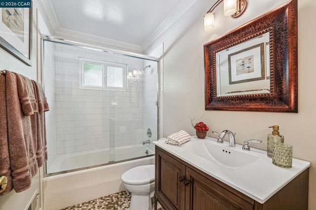 340 Donald Dr, Moraga, CA 94556