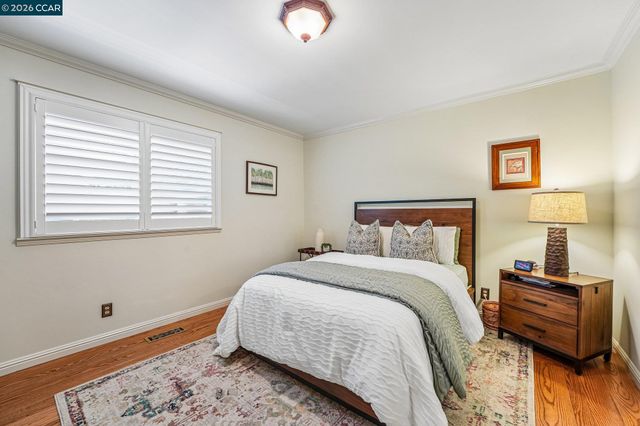 340 Donald Dr, Moraga, CA 94556
