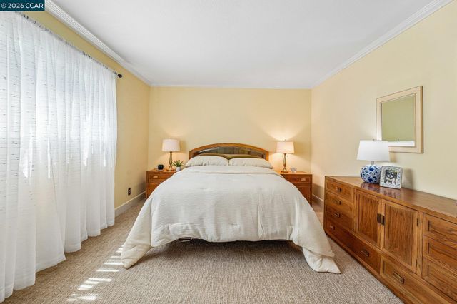 340 Donald Dr, Moraga, CA 94556