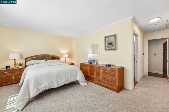 340 Donald Dr, Moraga, CA 94556