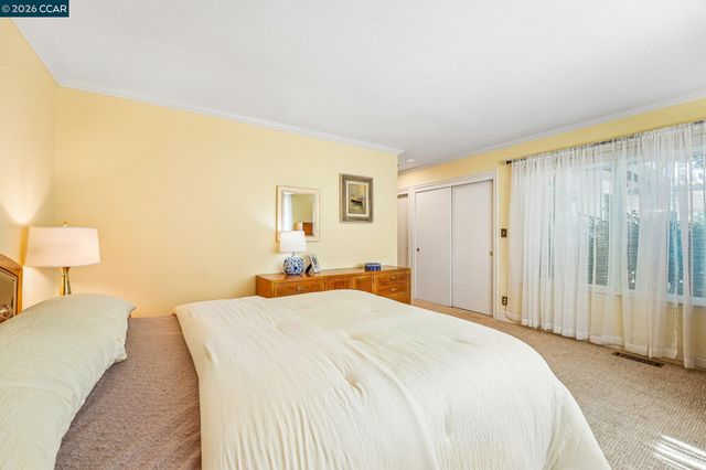340 Donald Dr, Moraga, CA 94556