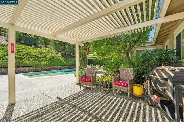 340 Donald Dr, Moraga, CA 94556