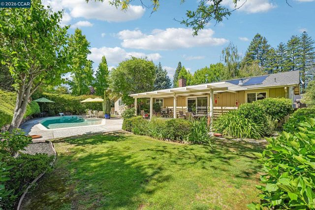 340 Donald Dr, Moraga, CA 94556